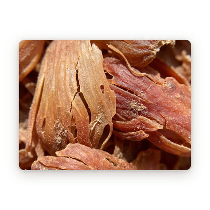 Mace, the lacy covering around the nutmeg, close up