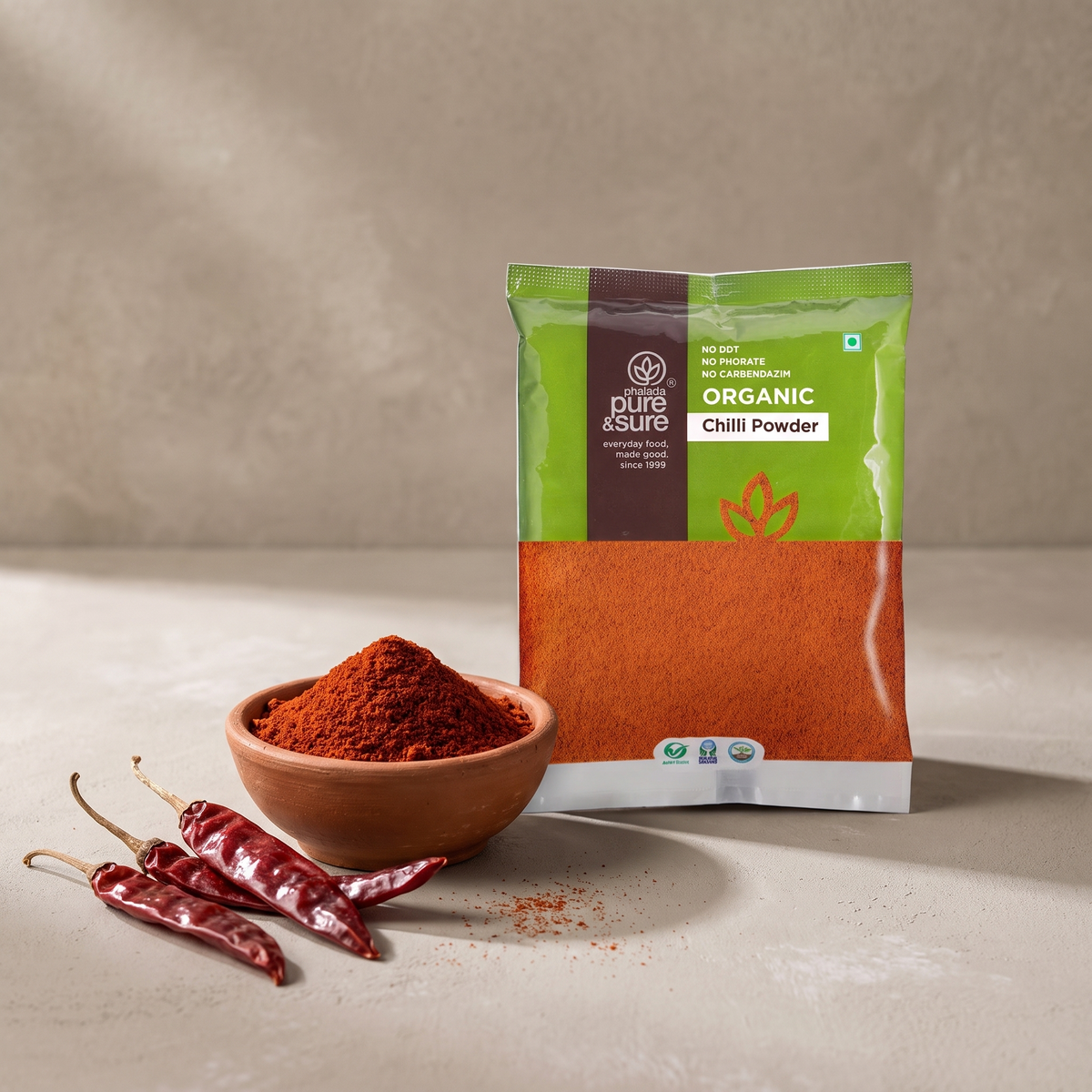Pack with a bowl of chilli powder and whole Byadagi chillies